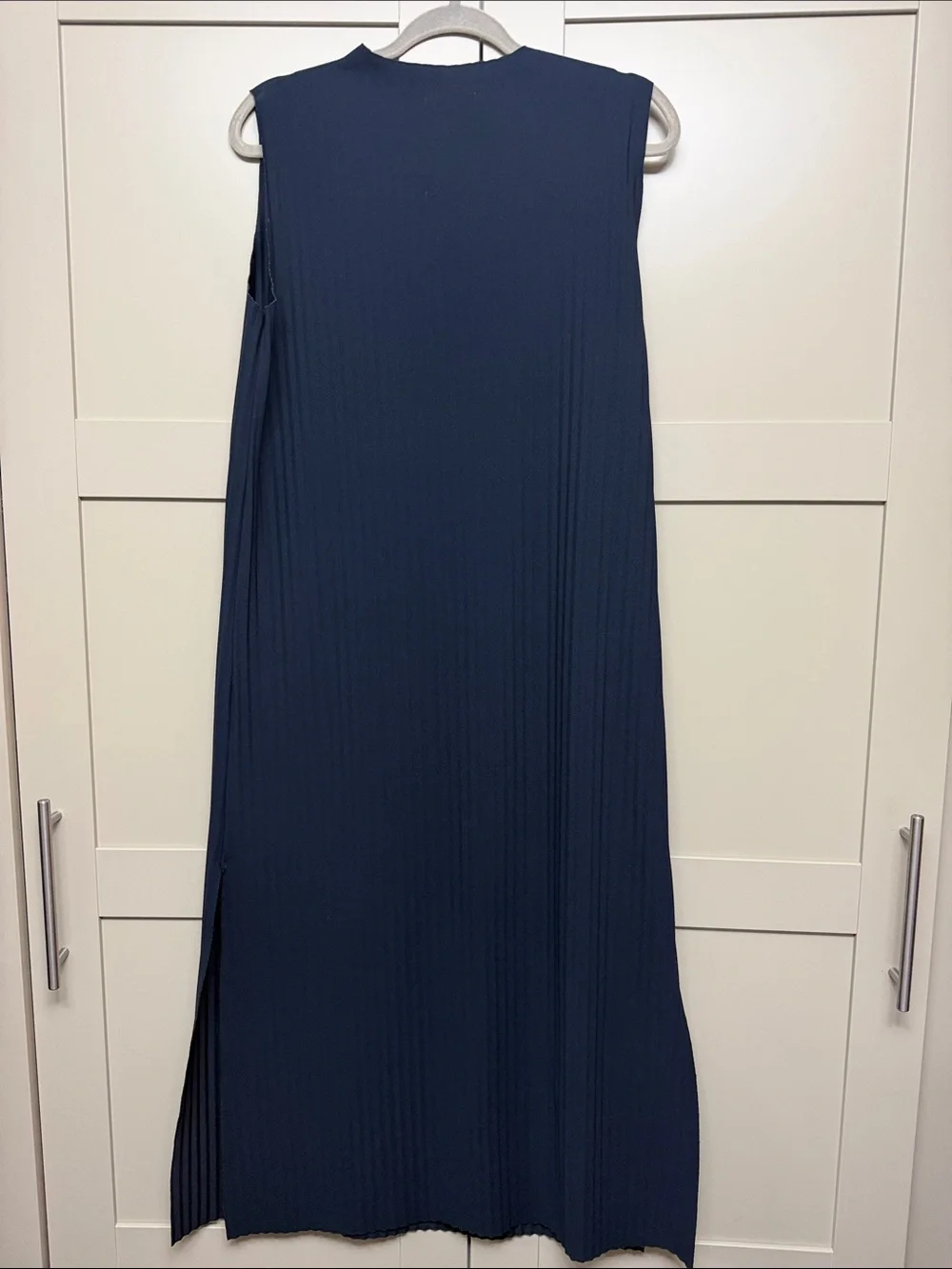 Aritzia Babaton SMALL Navy Sleeveless Pleated Midi Dress